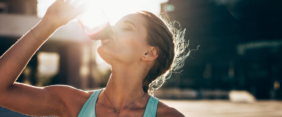 Il caldo ti toglie le energie? Sostieni l'organismo con le bevande saline.